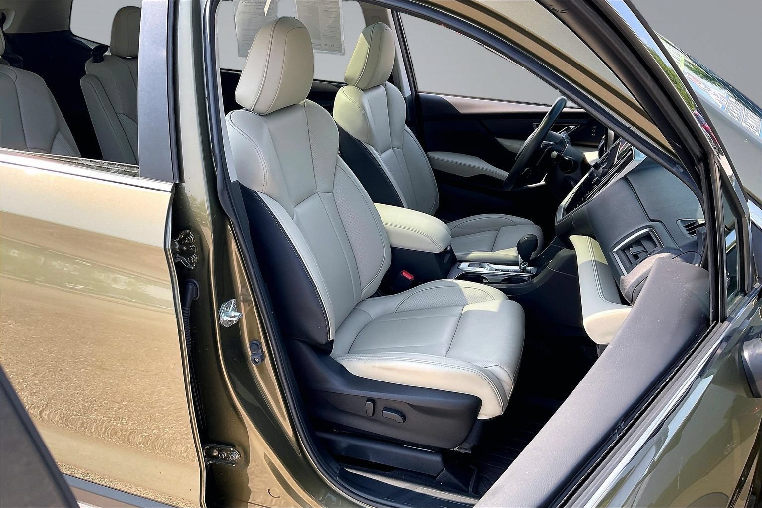 Used 2023 Subaru Ascent Limited w/ Technology Package AWD/4WD image 7