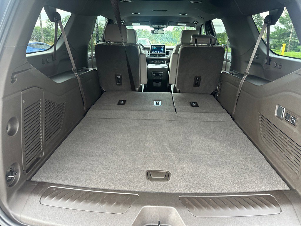 Used 2024 Chevrolet Suburban LT w/ Luxury Package image 24