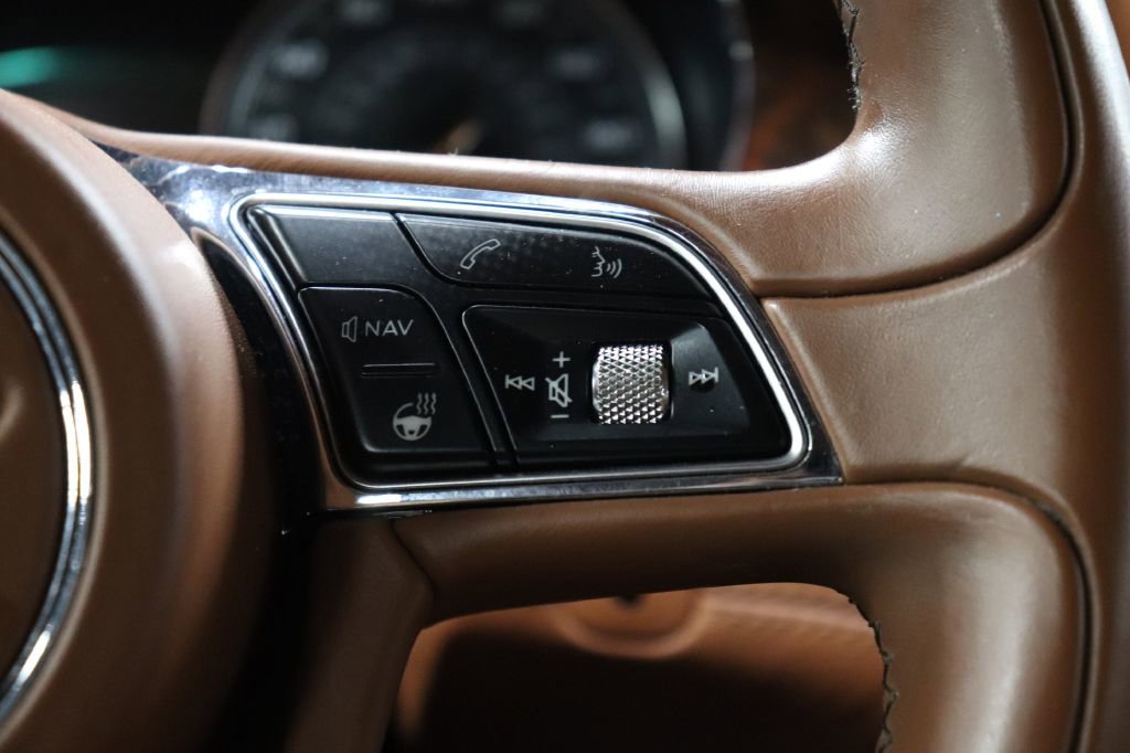 Used 2017 Bentley Bentayga image 13