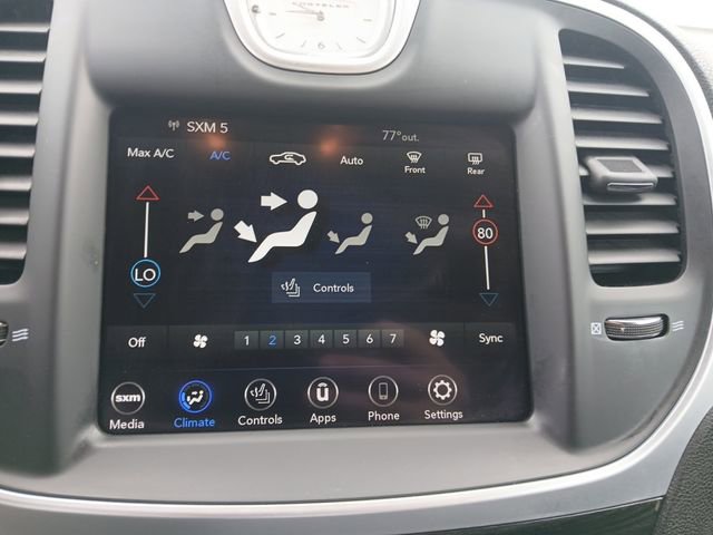 Used 2022 Chrysler 300 Touring L image 22