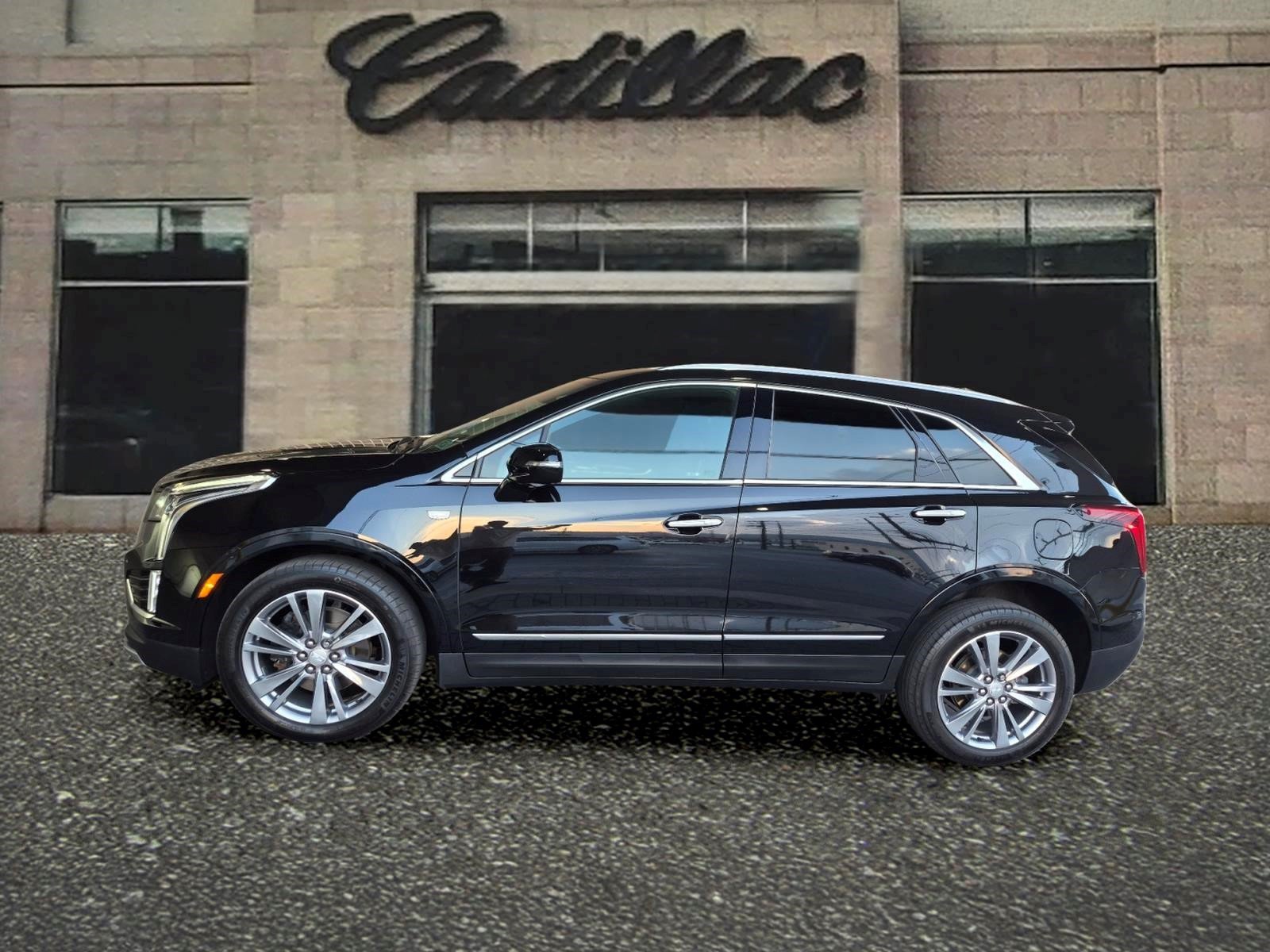 Certified 2024 Cadillac XT5 Premium Luxury AWD/4WD image 2