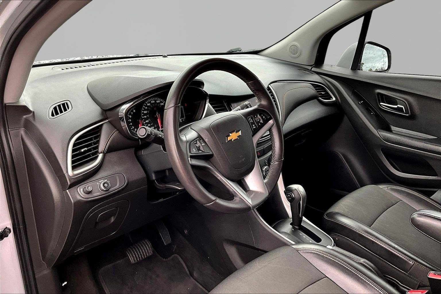 Used 2021 Chevrolet Trax LT w/ Driver Confidence Package AWD/4WD image 17