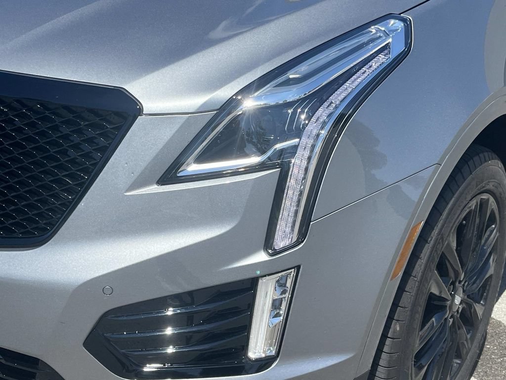 New 2026 Cadillac XT5 Luxury w/ LPO, ONYX Package FWD image 9