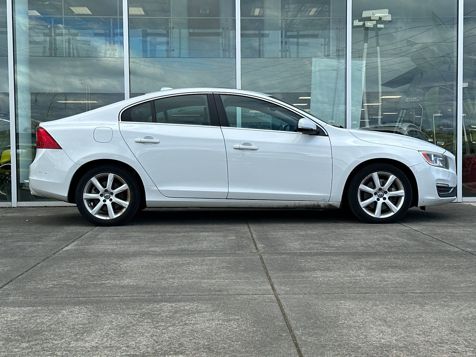 Used 2016 Volvo S60 T5 Premier image 2