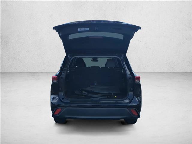 Used 2022 Toyota Highlander XLE FWD image 6