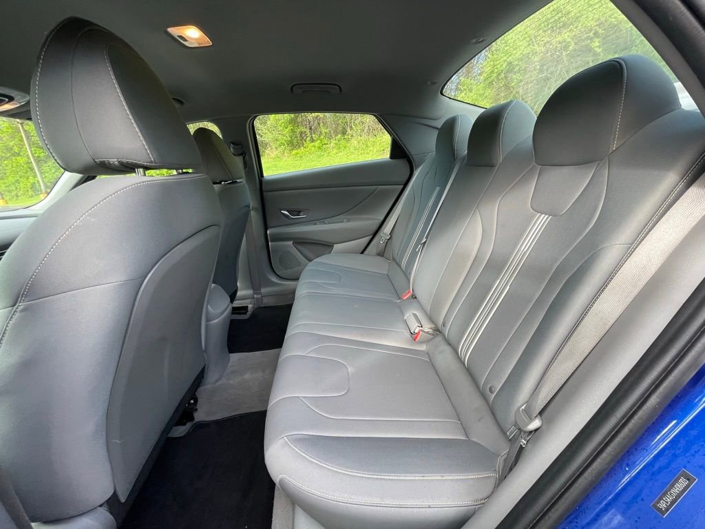 Used 2022 Hyundai Elantra SEL w/ Convenience Package FWD image 16