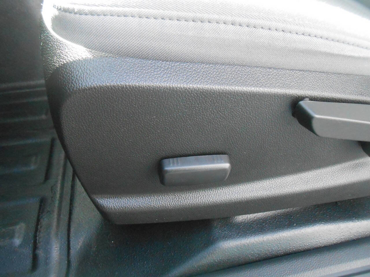 Used 2019 Chevrolet Colorado W/T image 12