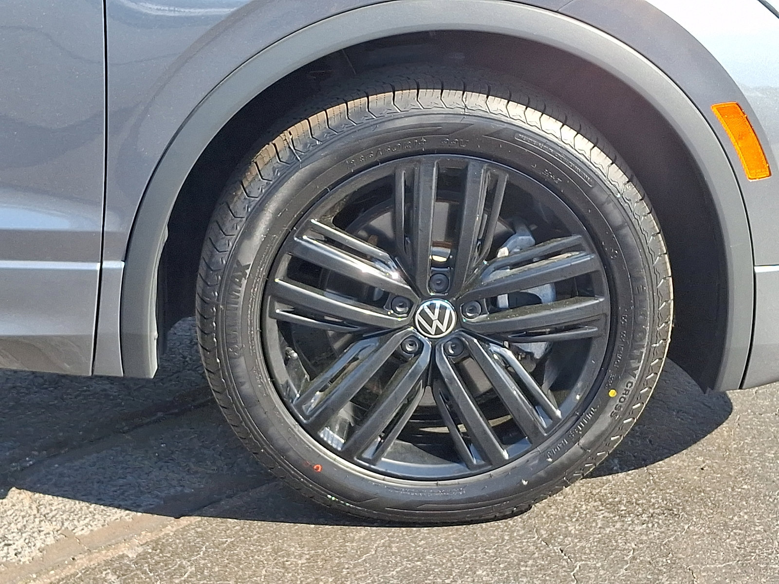 Certified 2022 Volkswagen Tiguan SE R-Line image 8