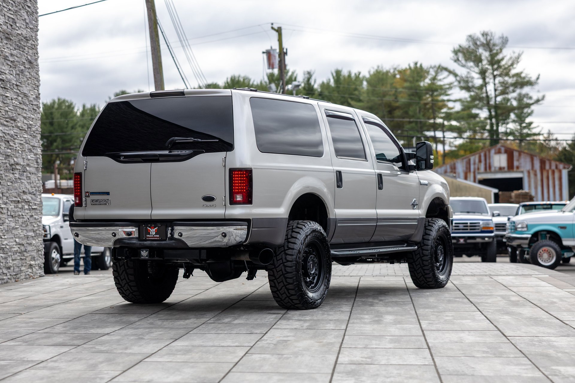 Used 2005 Ford Excursion XLS image 7