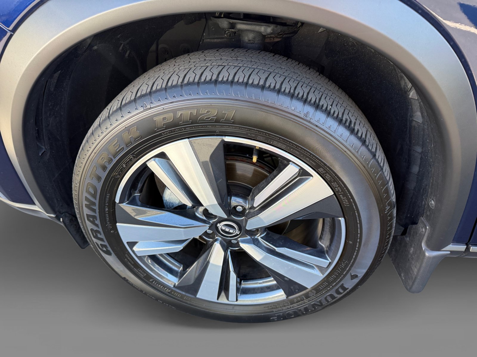 Used 2024 Nissan Rogue SL AWD/4WD image 9