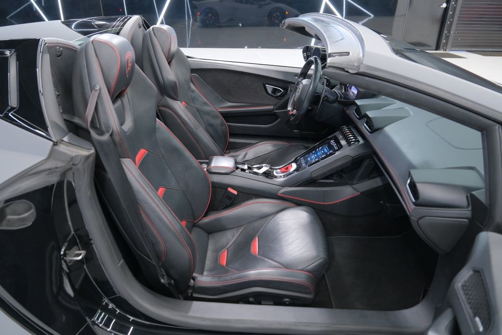 Used 2020 Lamborghini Huracan EVO image 33