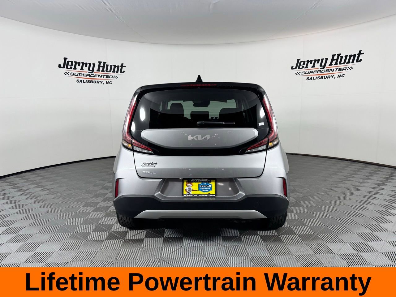 Used 2025 Kia Soul LX w/ LX Technology Package FWD image 8