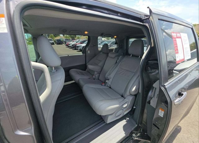 Used 2019 Toyota Sienna XLE FWD image 8