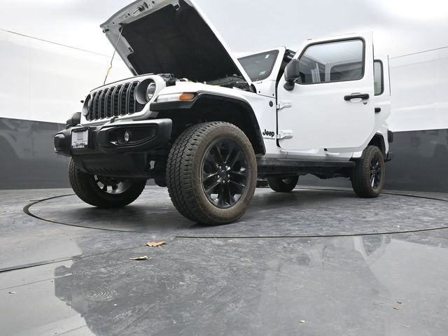 Used 2025 Jeep Gladiator Sport image 28