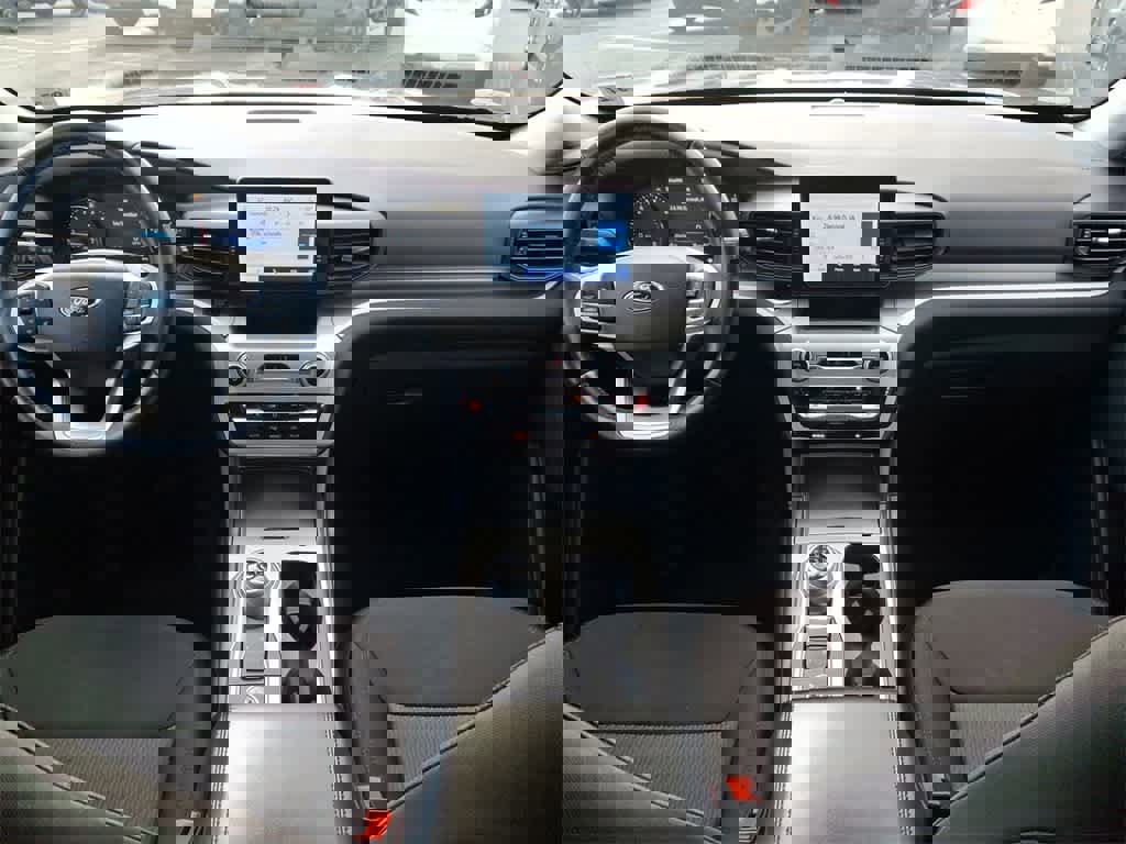 Used 2022 Ford Explorer XLT image 10