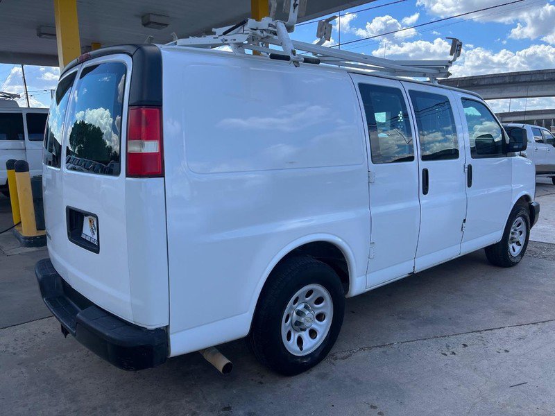Used 2010 Chevrolet Express 1500 image 4