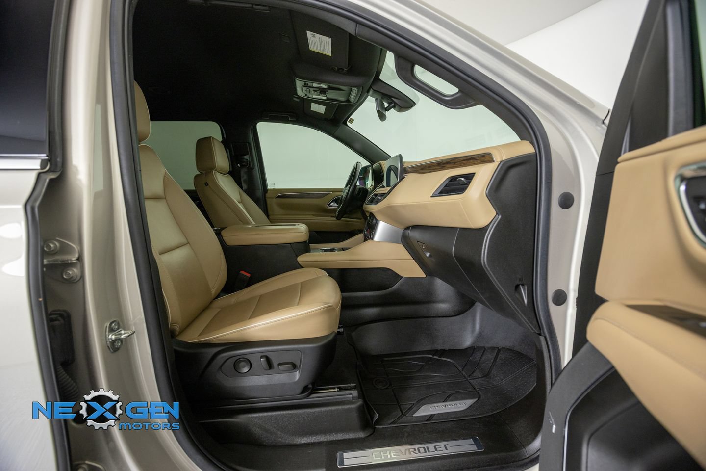Used 2022 Chevrolet Suburban Premier AWD/4WD image 41