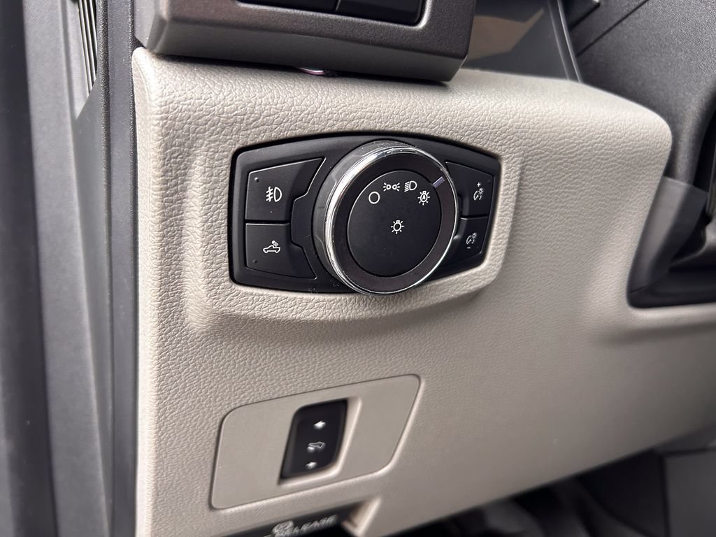 Used 2019 Ford F250 XLT w/ XLT Premium Package AWD/4WD image 11