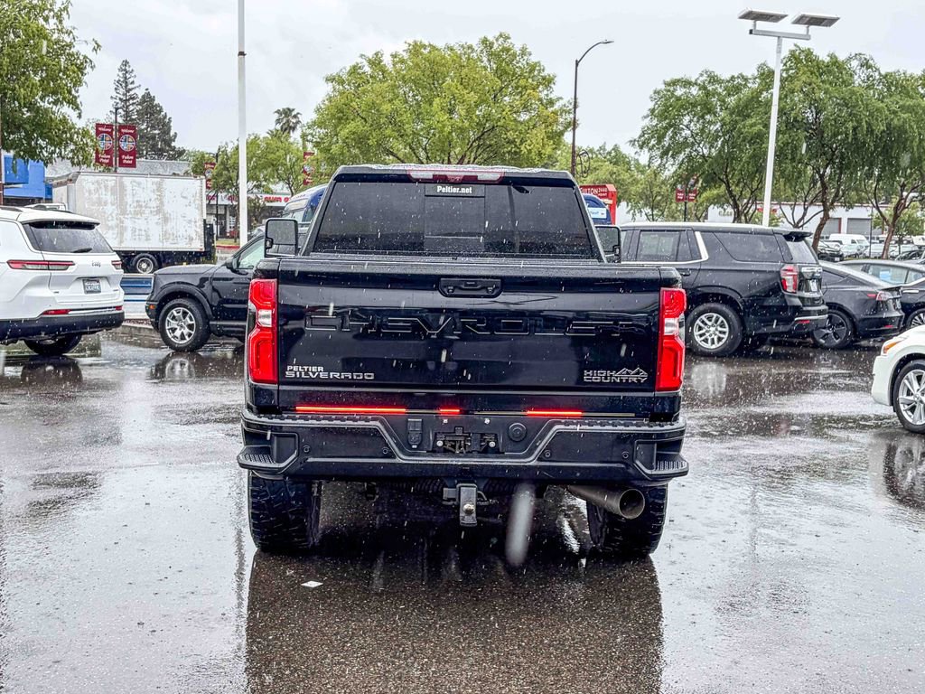 Used 2022 Chevrolet Silverado 2500 High Country AWD/4WD image 3