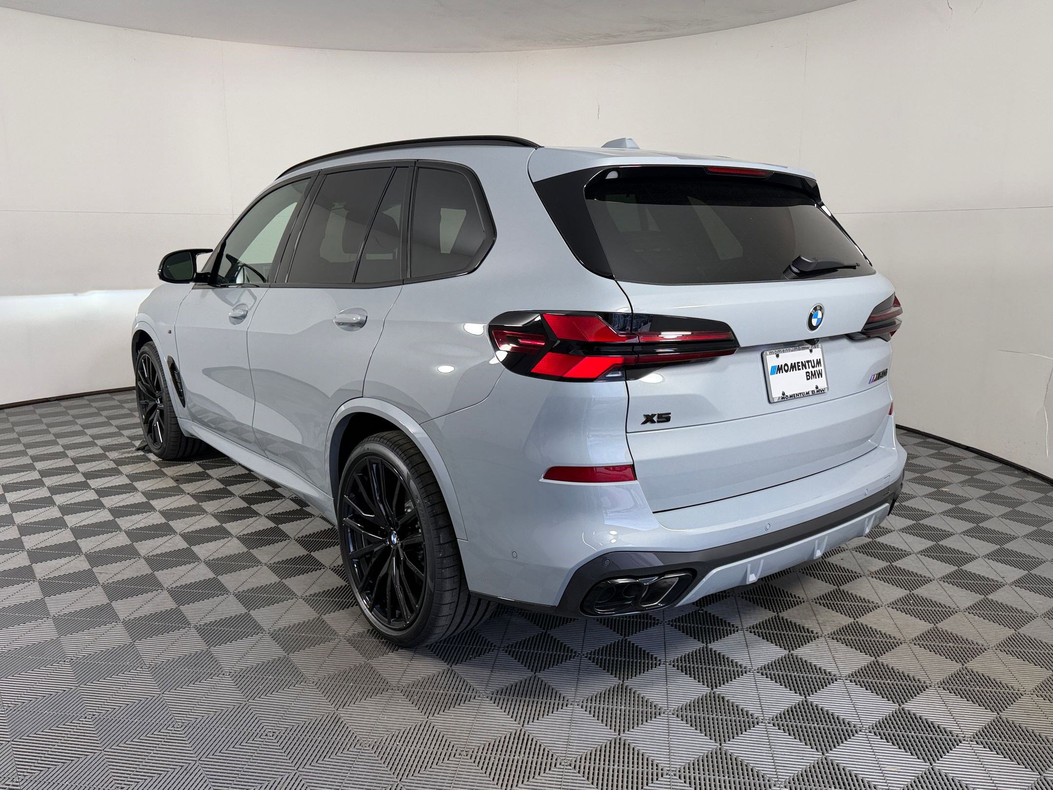 New 2026 BMW X5 M60i AWD/4WD image 3