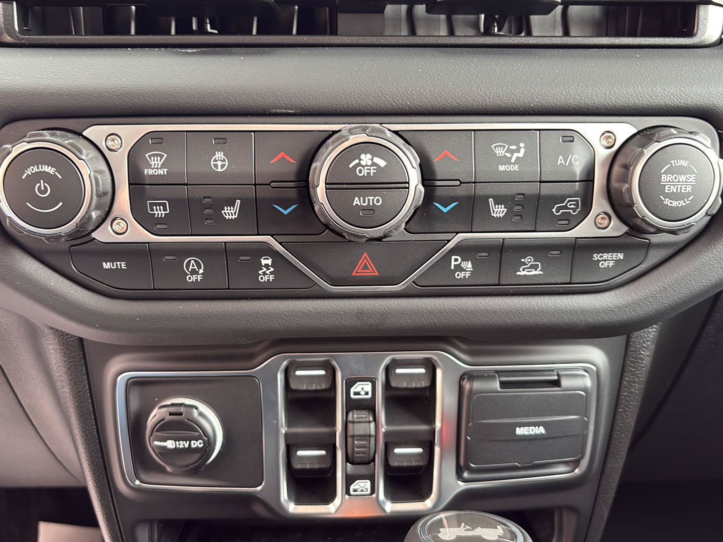 New 2026 Jeep Wrangler Sahara AWD/4WD image 15