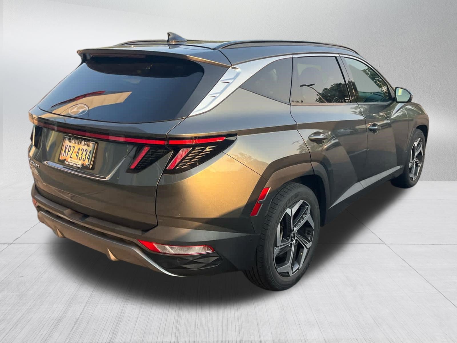 Used 2022 Hyundai Tucson Limited w/ Cargo Package FWD image 3