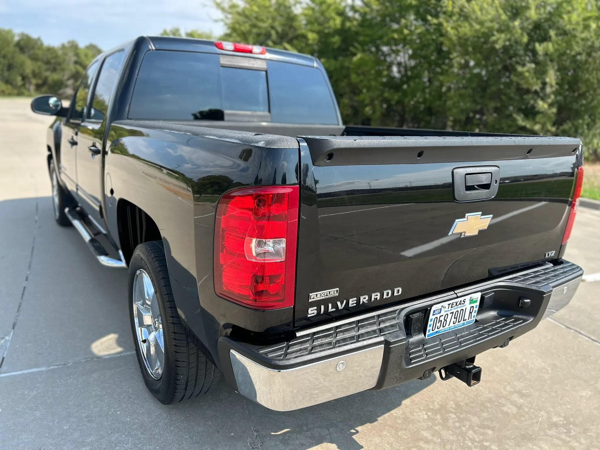 Used 2010 Chevrolet Silverado 1500 LTZ w/ Convenience Package RWD image 8