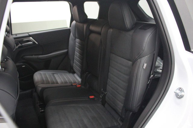 New 2026 Mitsubishi Outlander LE FWD image 25