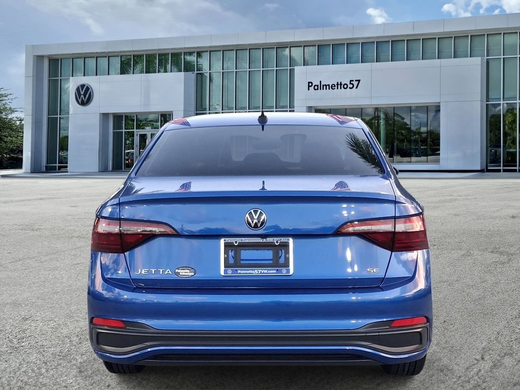 Used 2023 Volkswagen Jetta SE w/ Panoramic Sunroof Package image 5