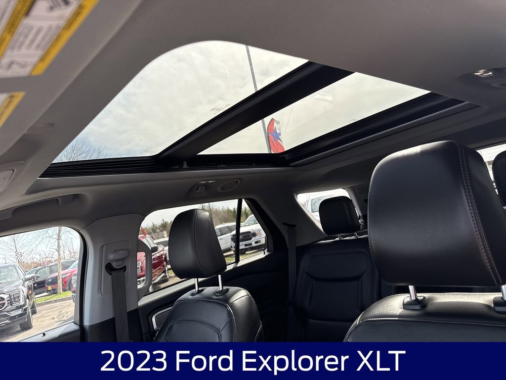 Used 2023 Ford Explorer XLT w/ Equipment Group 202A AWD/4WD image 19