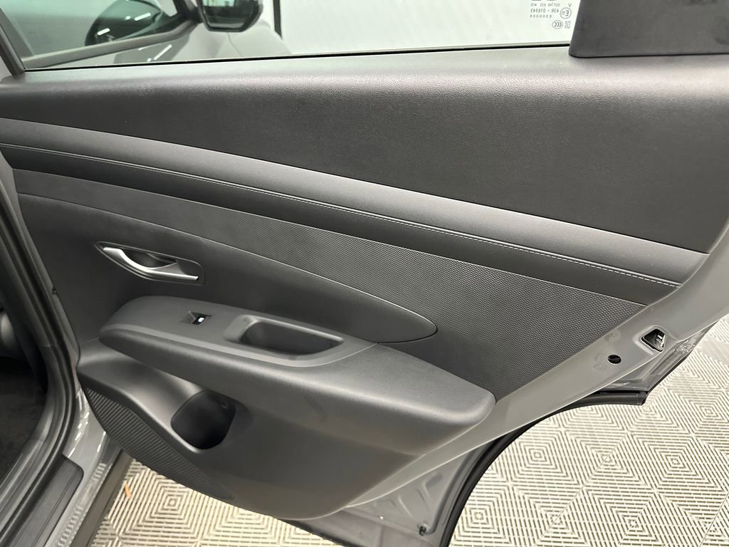 Used 2025 Hyundai Tucson SEL FWD image 16