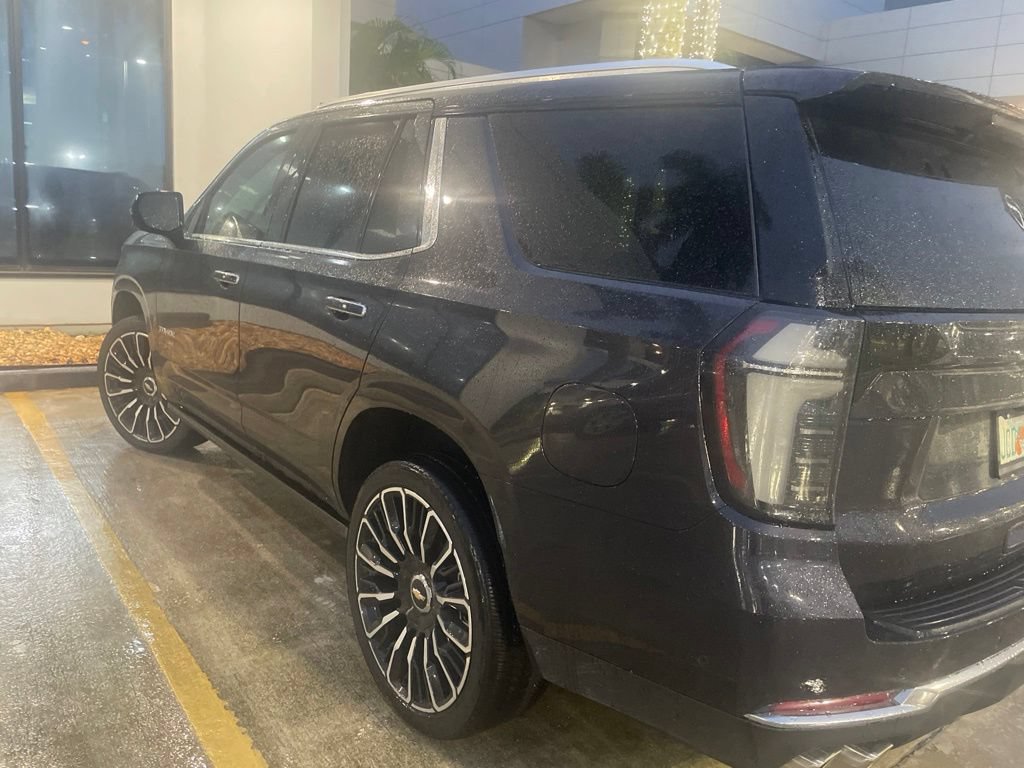 Used 2025 Chevrolet Tahoe High Country AWD/4WD image 4