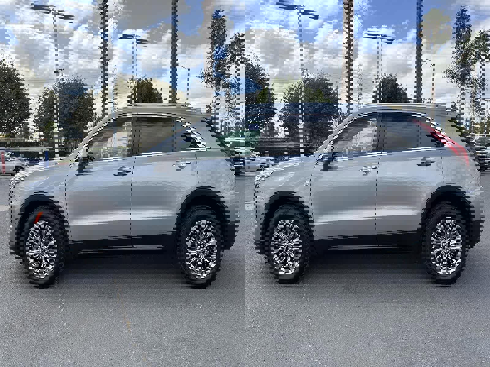 Used 2024 Cadillac XT4 Premium Luxury image 5