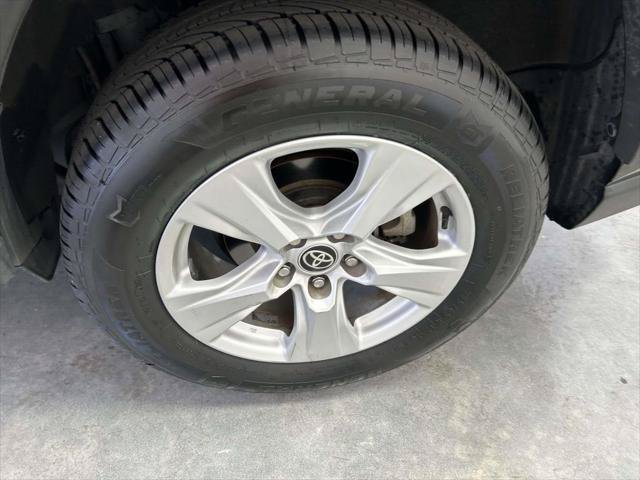 Certified 2021 Toyota RAV4 XLE w/ Convenience Package FWD image 9