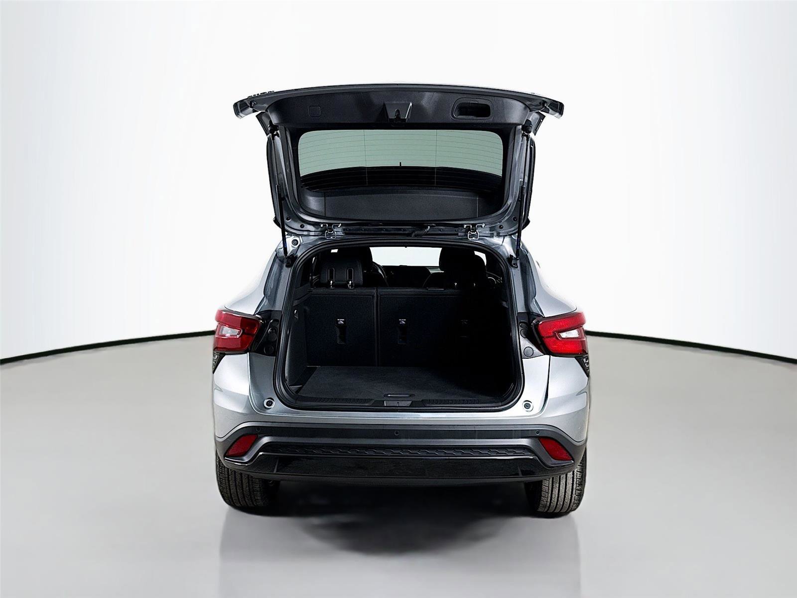 Used 2024 Chevrolet Trax RS w/ Driver Confidence Package FWD image 25
