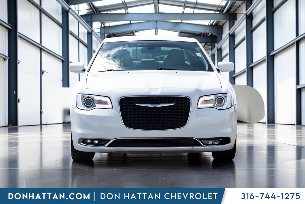 Used 2020 Chrysler 300 Touring w/ Driver Convenience Group RWD image 30