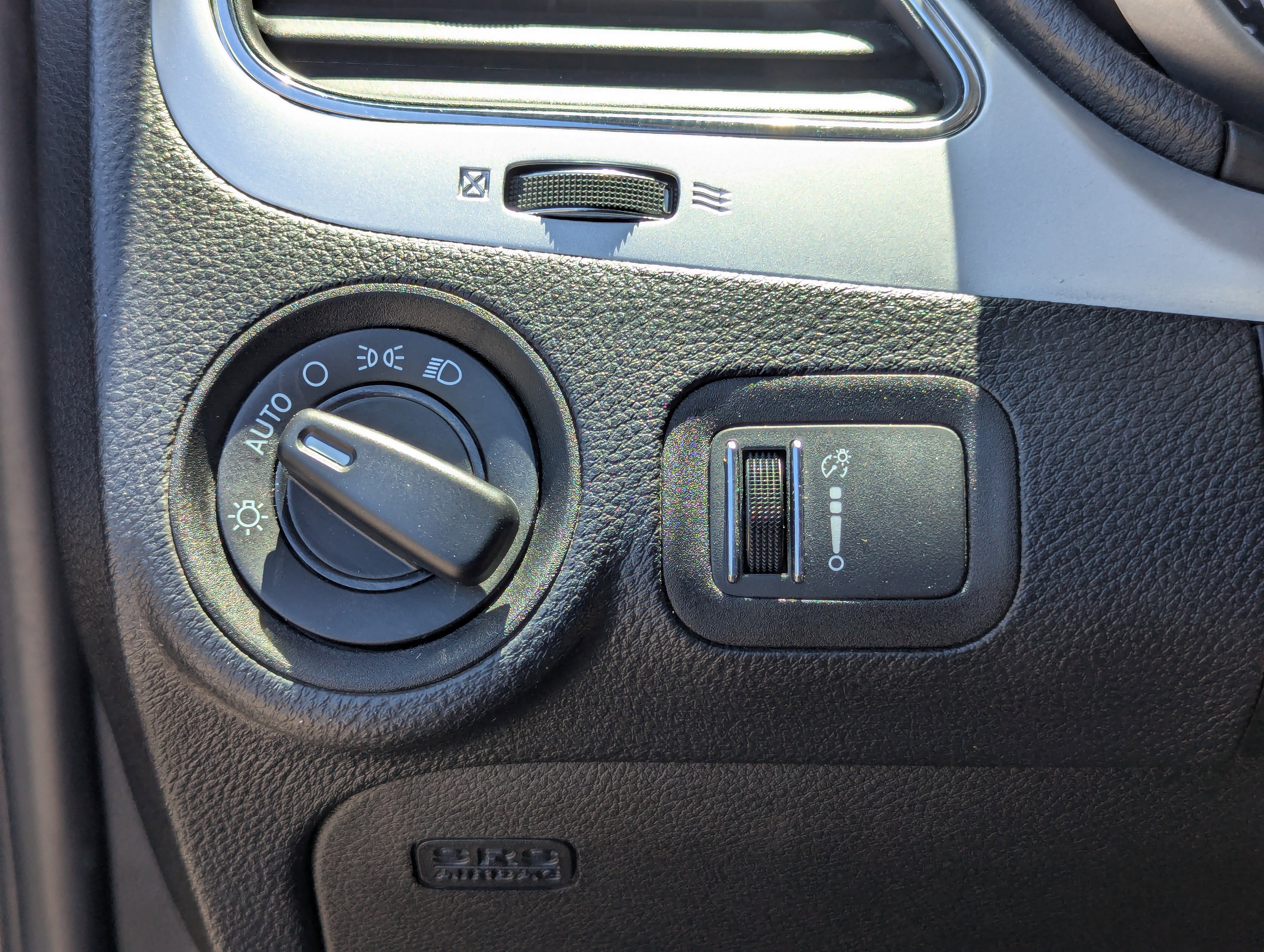 Used 2020 Dodge Journey SE w/ SE Popular Equipment Group image 27