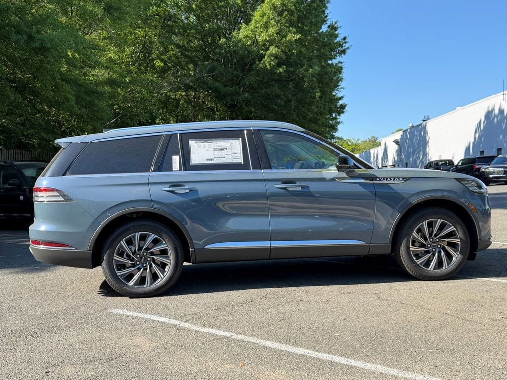 New 2026 Lincoln Aviator AWD image 2