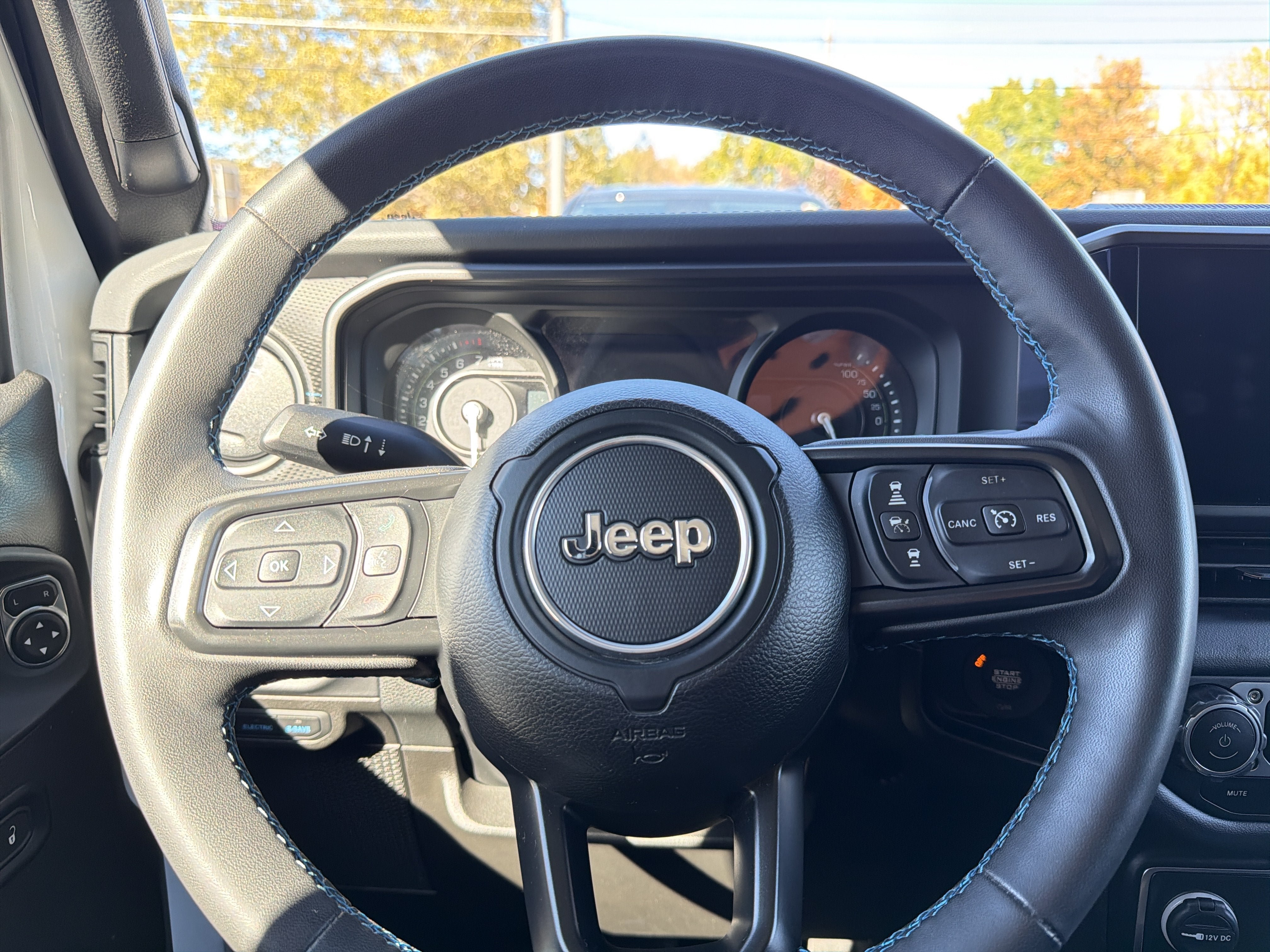 Used 2024 Jeep Wrangler Unlimited Rubicon 4xe w/ Technology Group AWD/4WD image 14