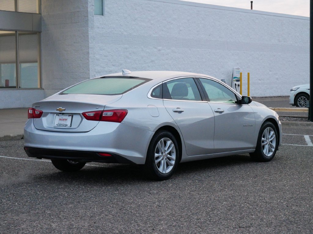 Used 2016 Chevrolet Malibu LT FWD image 3