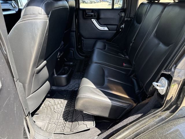 Used 2014 Jeep Wrangler Unlimited Sahara w/ Connectivity Group image 15