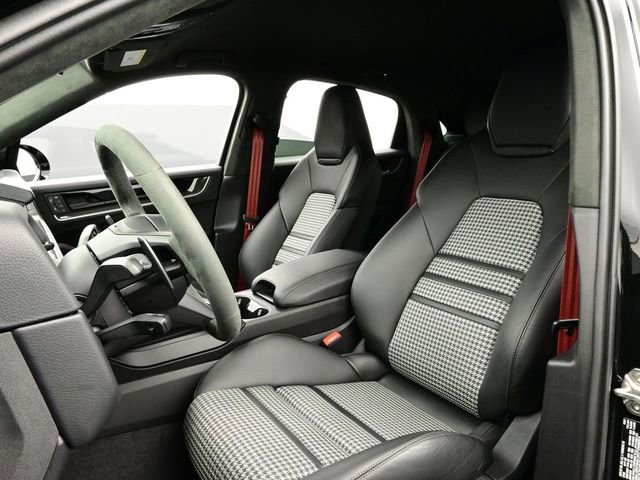Certified 2024 Porsche Cayenne Coupe AWD/4WD image 5