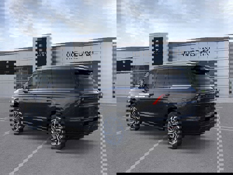 New 2025 Lincoln Navigator Reserve image 4