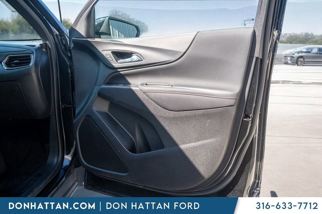 Used 2022 Chevrolet Equinox RS w/ LPO, Floor Liner Package image 24