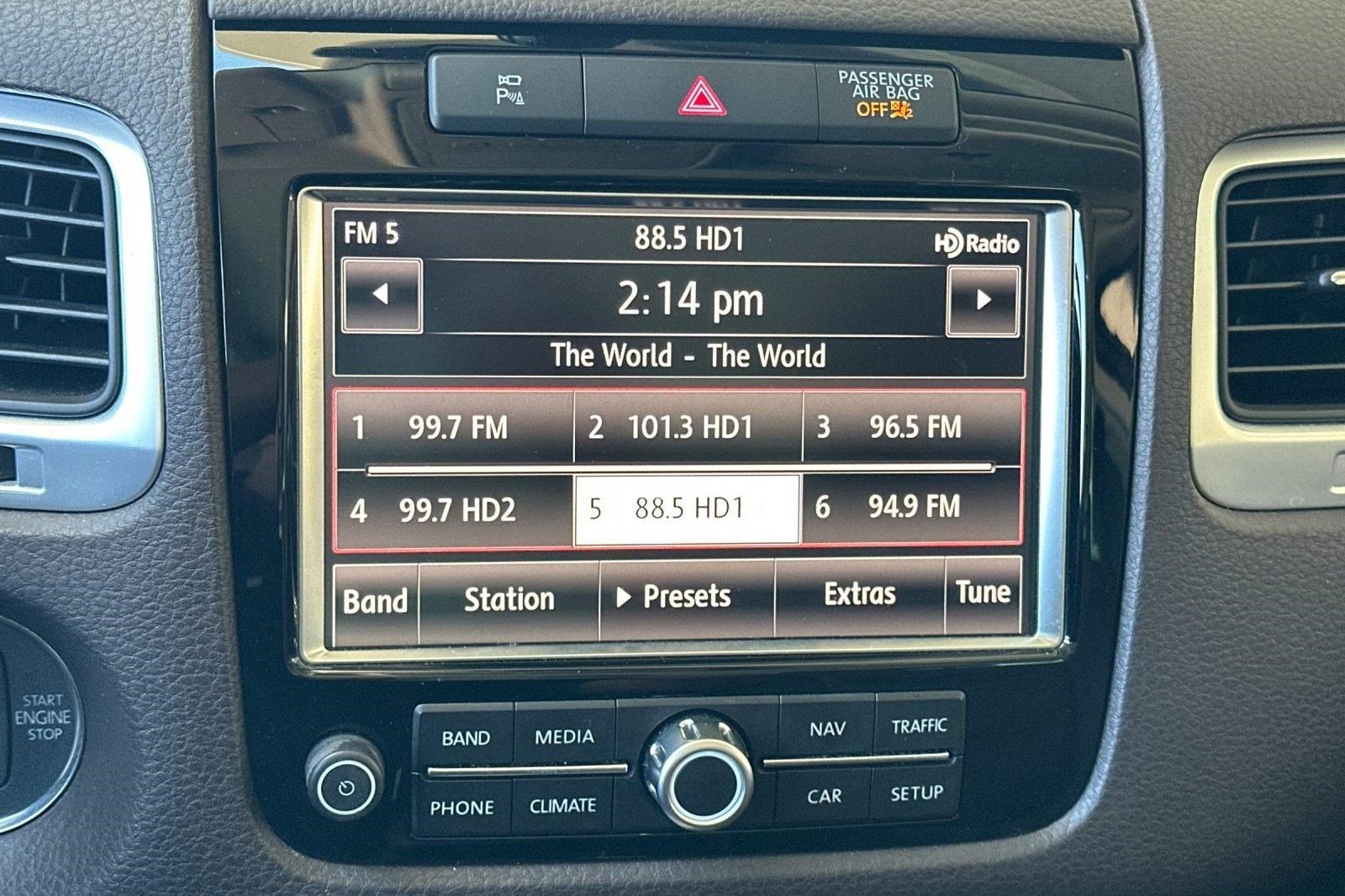 Used 2013 Volkswagen Touareg Executive AWD/4WD image 24