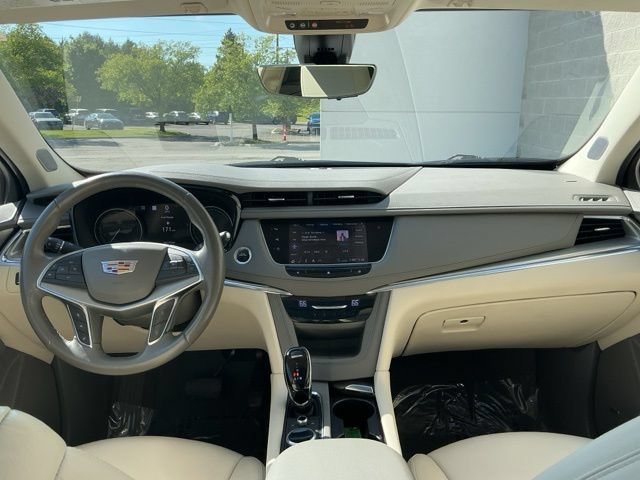 Used 2020 Cadillac XT5 Premium Luxury AWD/4WD image 2