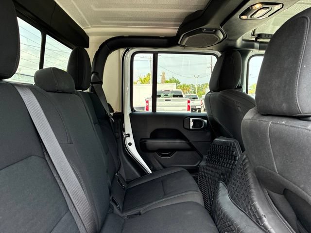 Used 2021 Jeep Gladiator Overland w/ Trailer Tow Package AWD/4WD image 23