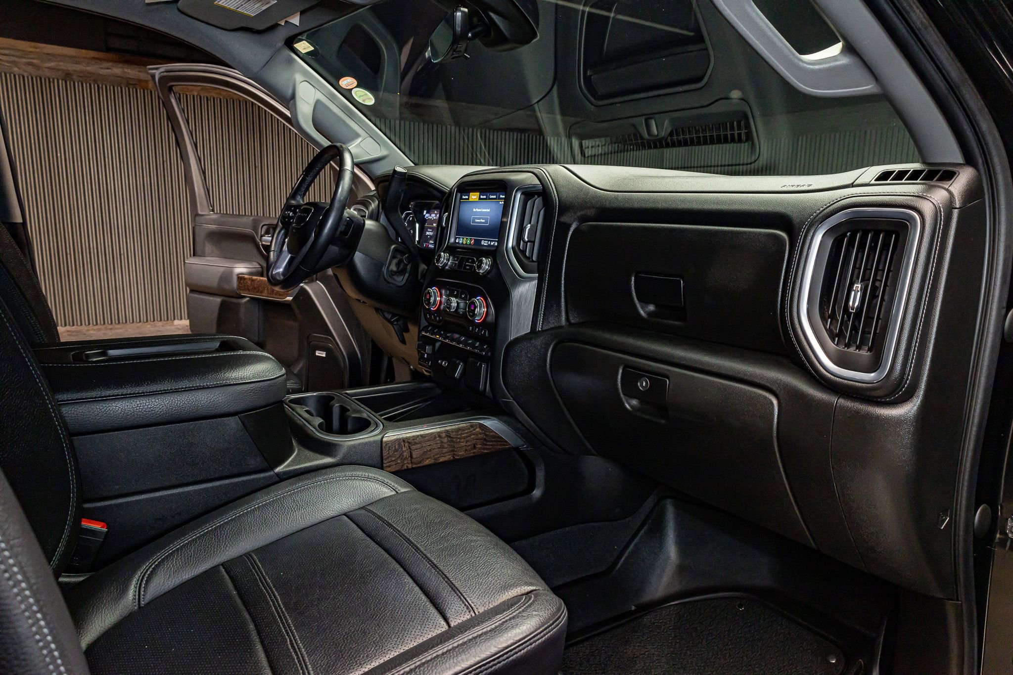 Used 2021 GMC Sierra 2500 Denali w/ Denali Black Diamond Edition image 15