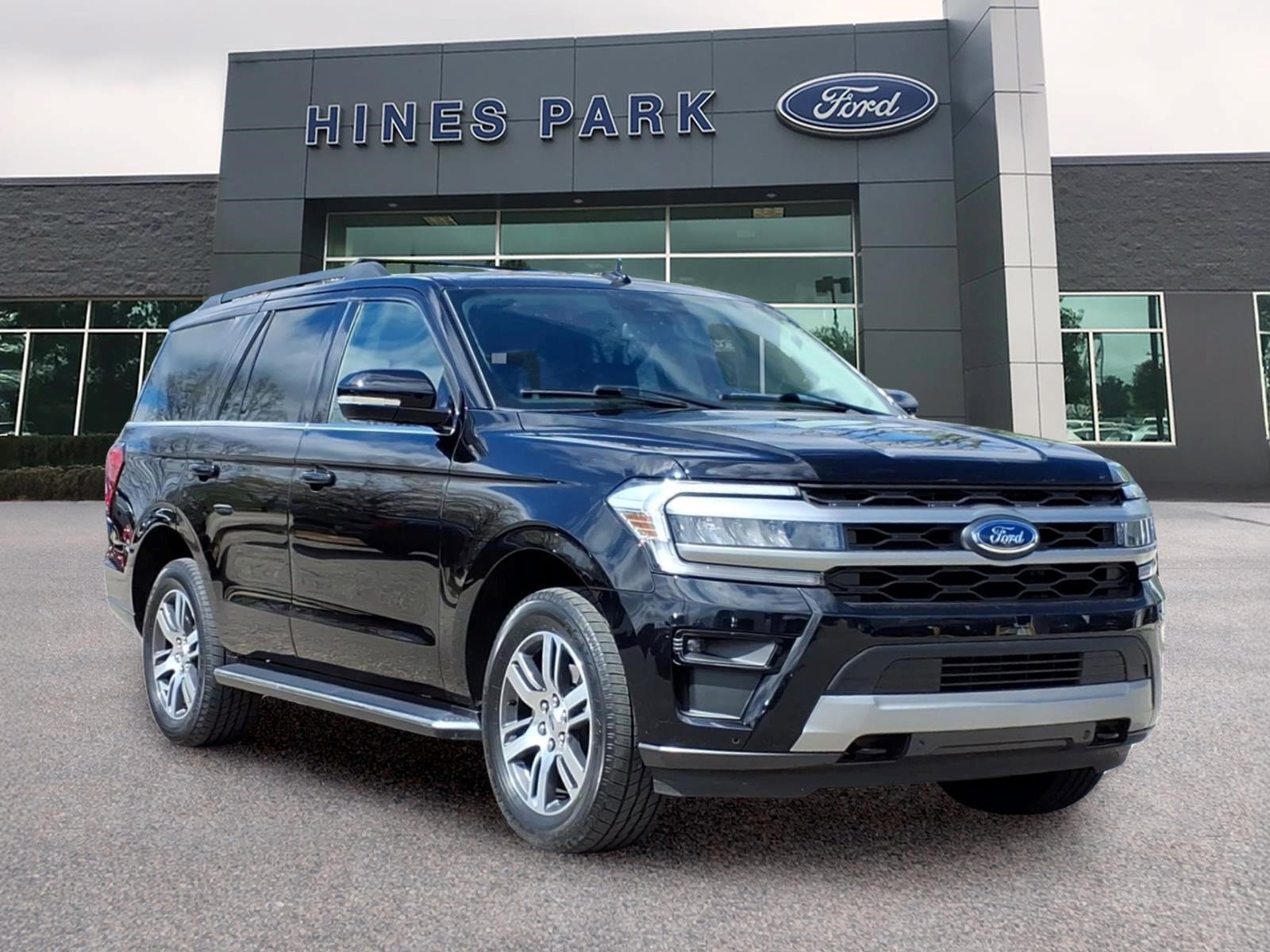 Used 2023 Ford Expedition XLT AWD/4WD image 1