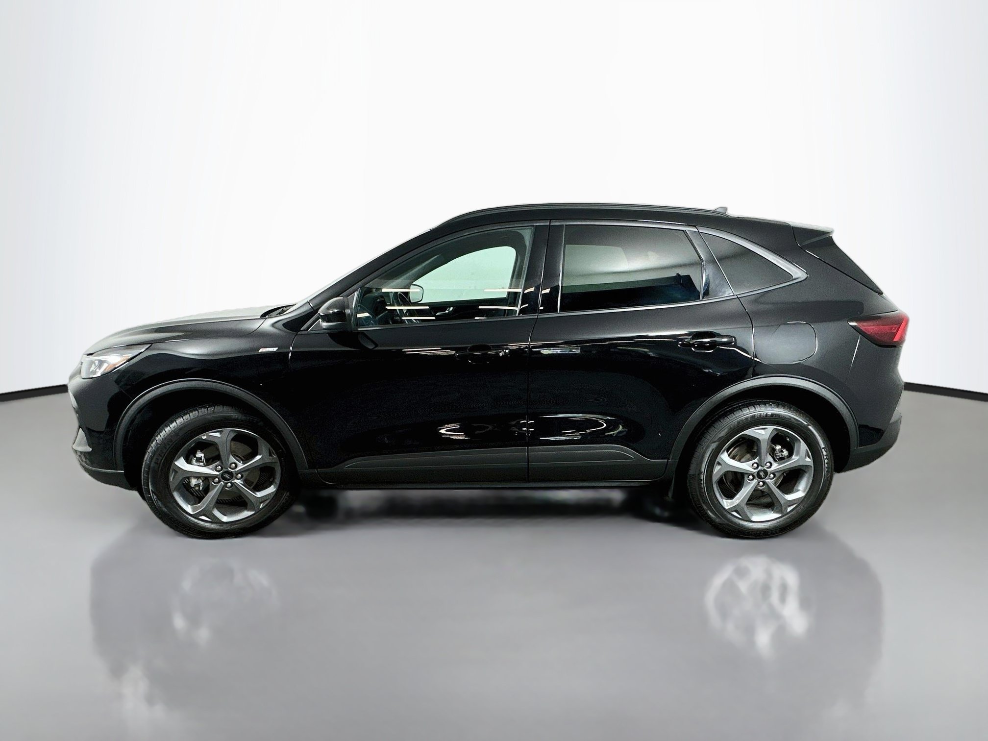 Used 2025 Ford Escape ST-Line Select AWD/4WD image 4